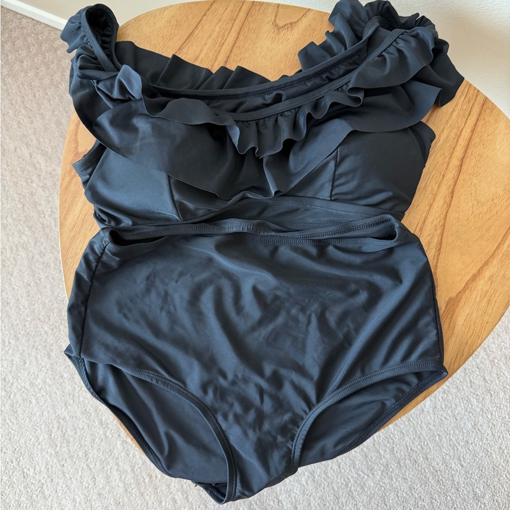 Ruffled Black Women’s Two Piece Swimsuit